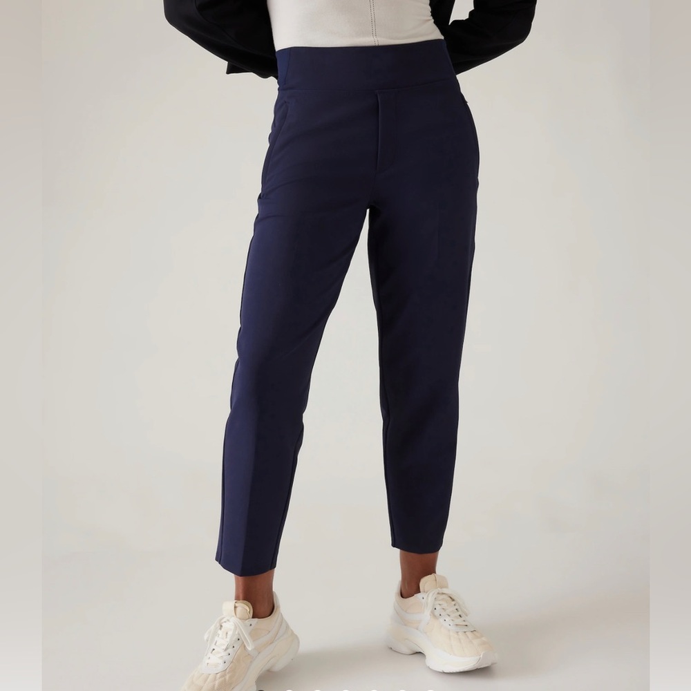Athleta ENDLESS HIGH RISE PANT sz 8 - Navy